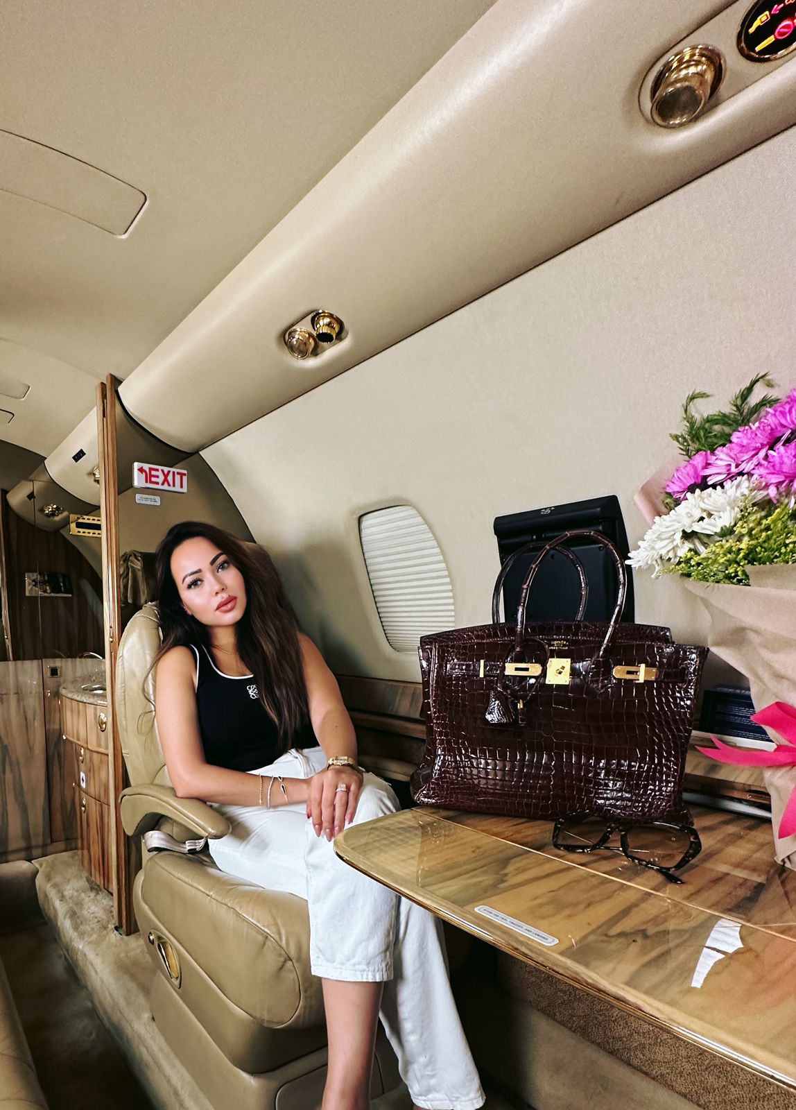  أسما إبراهيم تتألق في جلسة تصوير استثنائية على متن طائرتها الخاصة