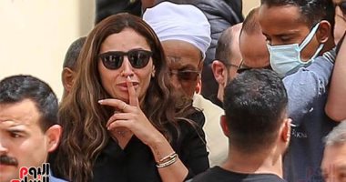 دينا الشربيني تودع والدتها صدمة بعد صدمة وفاة والدة منذ أشهر 4 دينا الشربيني تودع والدتها صدمة بعد صدمة