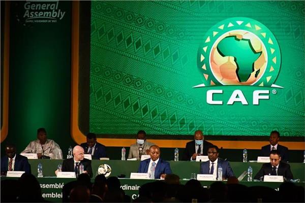 كاف يفرض غرامة قاسية على الأهلي والنادي الأحمر يرد بقوة 2 كاف يفرض عقوبة على الأهلي