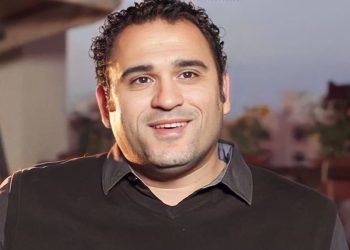 أكرم حسني يبهر الجميع