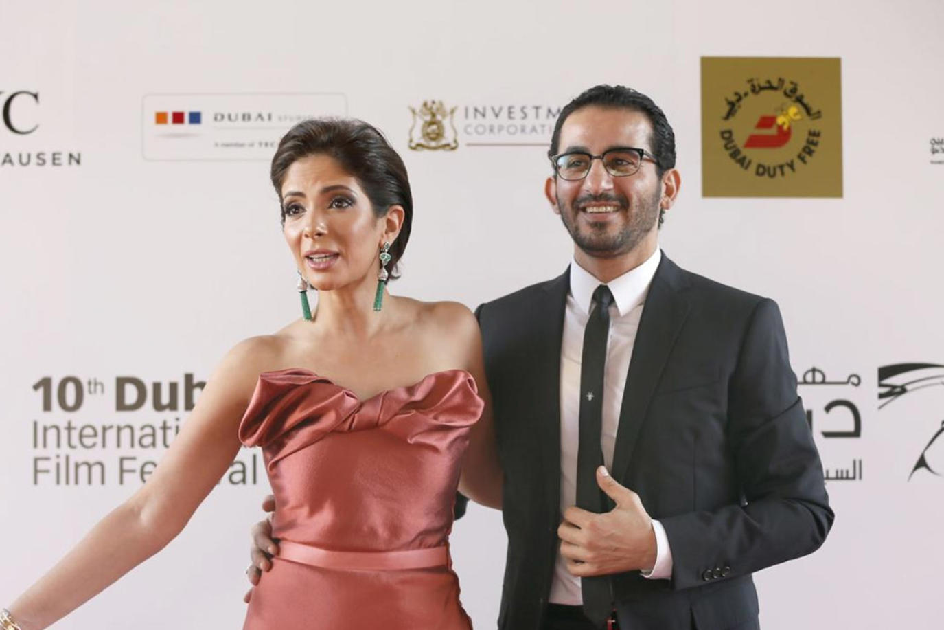 منى زكي تكشف عن أغرب هدية قدمتها لزوجها أحمد حلمي ورد فعله 4 هدية غريبة من منى زكي