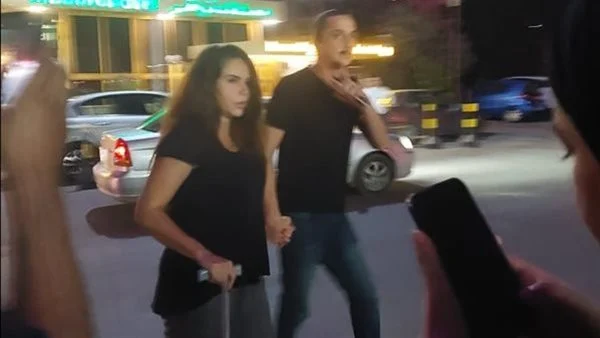 خبر محزن عن محمد فؤاد وتواجد دنيا عبد العزيز رغم إصابتها 3 دنيا عبد العزيز في عزاء شقيق محمد فؤاد
