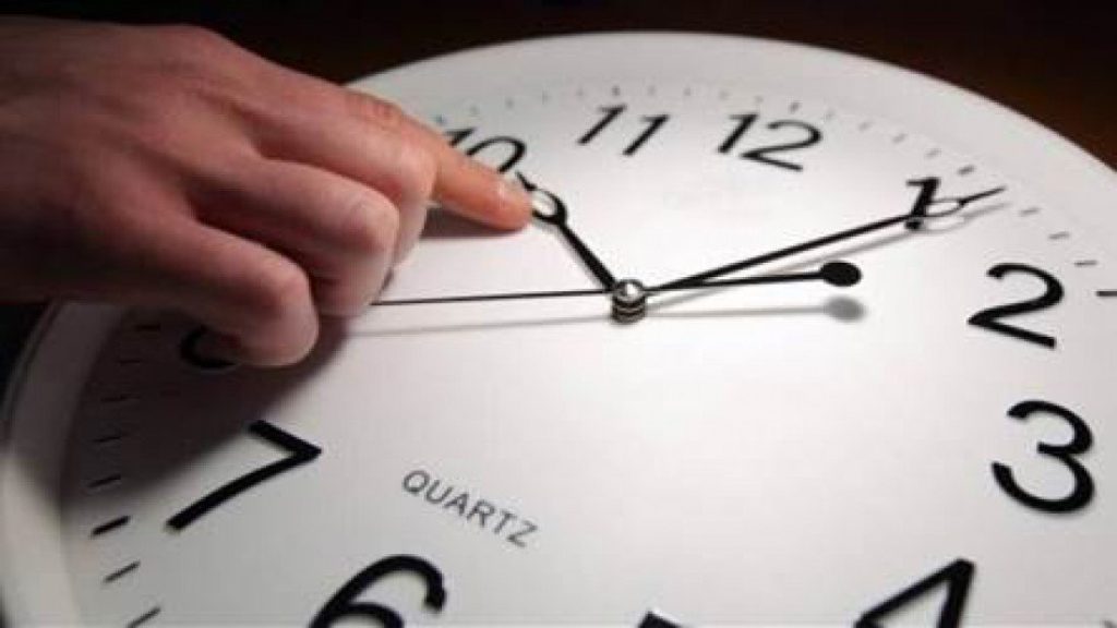 بعد قرار الحكومة موعد بدء التوقيت الشتوي 2024 الساعة 12هترجع 11 مساء 5 موعد تطبيق التوقيت الصيفي