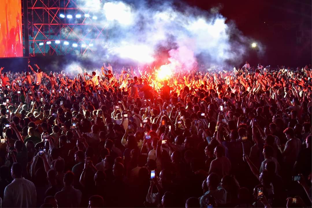 بالصور ويجز يشعل مهرجان العلمين الجديدة بحضور جماهيري ضخم 2 ويجز يشعل مهرجان العلمين الجديدة بحضور جماهيري ضخم