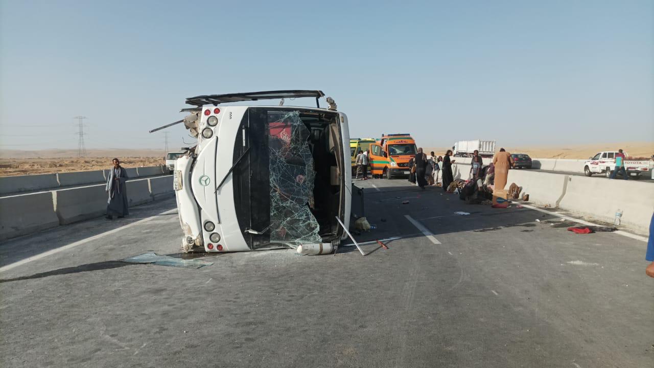 عاجل إنقلاب أتوبيس سياحي محمل بالركاب الآن على طريق البحر الأحمر 2 إنقلاب أتوبيس سياحي