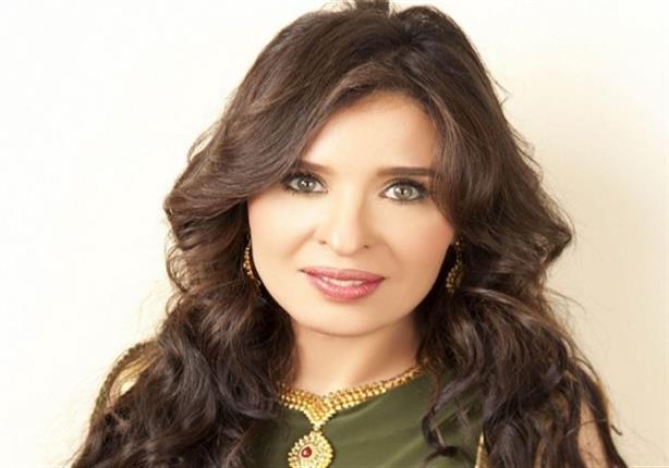 تعليق دينا بعد صورتها مع احمد الفيشاوي ده أصغر مني 3 دينا