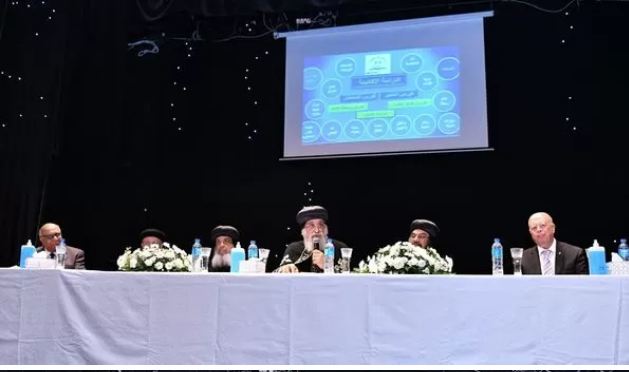 بالصور قداسة البابا تواضروس يشهد حفل تكريم خريجي معهد مشورة المعادي 4 البابا تواضروس يهنئ الخريجين