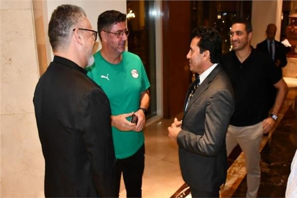 تفاصيل مكالمة وزير الرياضة مع فيتوريا بعد تعادل المنتخب المصري 1 214 5