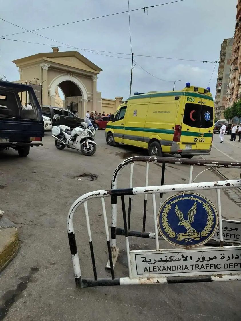 وردنا الان فرد شرطة يطلق النار على سياح إسرائيليين بالإسكندرية 4 فرد شرطة يطلق النار على سياح إسرائيليين