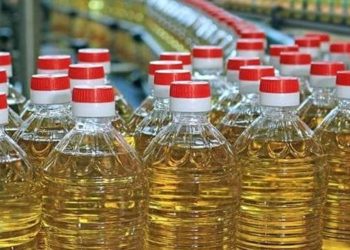 أعرف وصل كام سعر زجاجة الزيت داخل المحلات والمنافذ التخفيض الأكبر منذ عامين