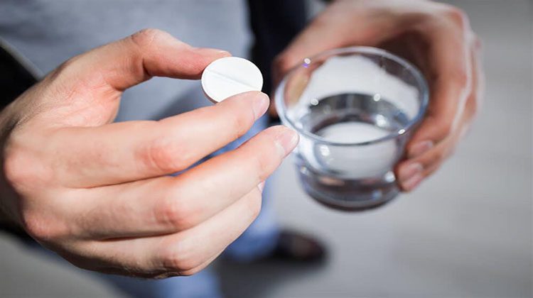 شائعة تناول الأسبرين بعد الـ40 للوقاية من الجلطات عميد معهد القلب السابق يكشف الحقيقة 3 شائعة تناول الأسبرين بعد الـ40