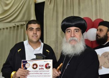 بالصور الأنبا غبريال أسقف بني سويف يكرم المتفوقين من أوائل المعاهد والثانوية والدبلومات والجامعات