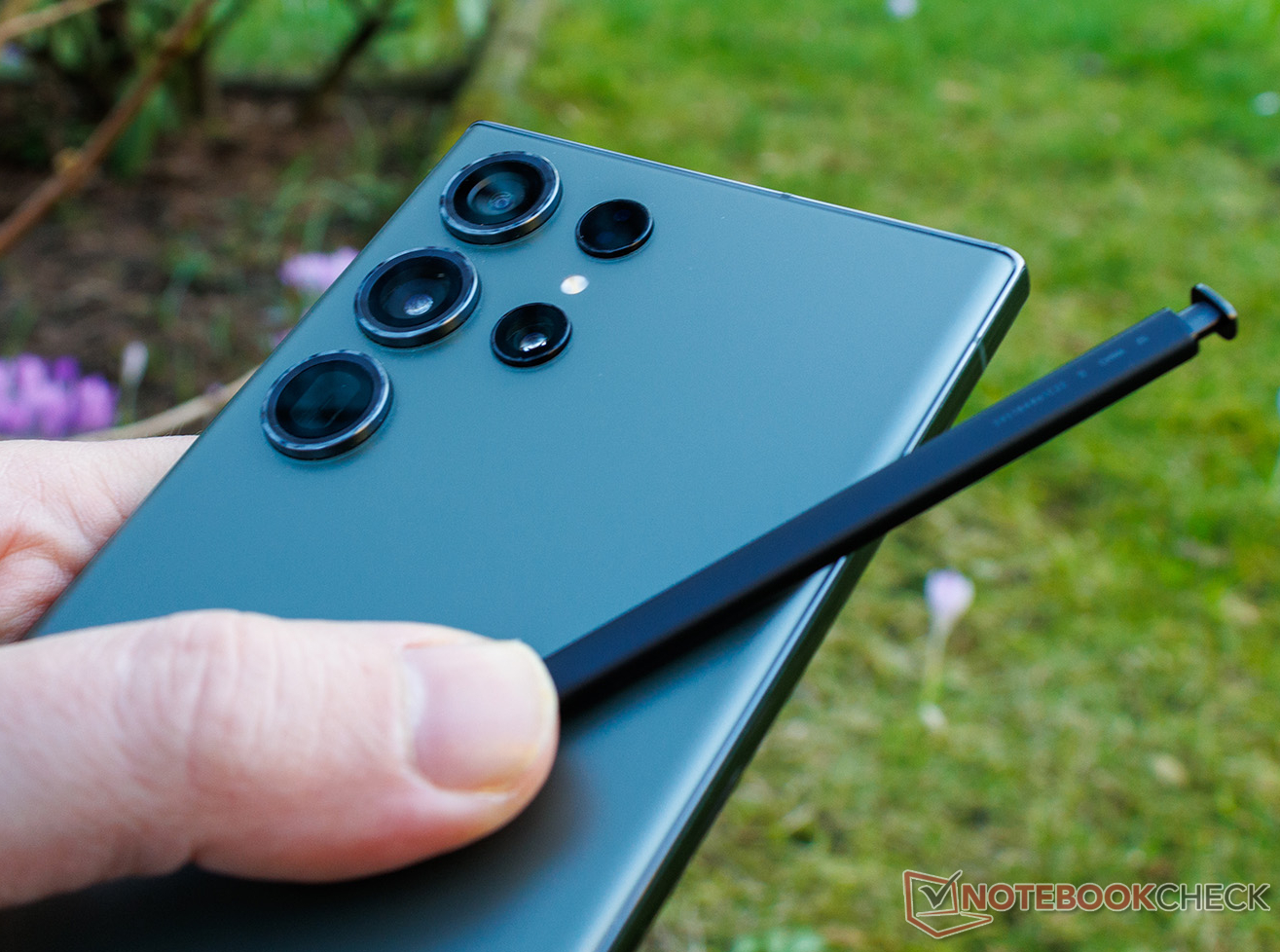 موبايلك القديم راحت عليه سامسونج تعلن قائمة الهواتف المحرومة من التحديثات 2 سامسونج Galaxy S24 Ultra