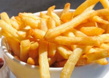 الطريقة الصحيحة لقلي البطاطس لتجنب الأضرار والمخاطر