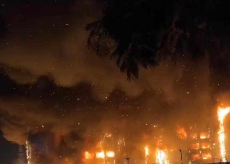 طوارئ المجمع الطبي يعلن حالة التأهب القصوي لاستقبال المصابين 1 طوارئ المجمع الطبي بعد حريق مديرية أمن الإسماعيلية