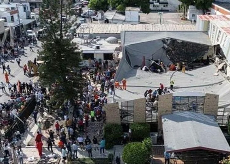 خبر مؤسف بسبب ما حدث فى كنيسة الصليب المقدس بالمكسيك وانباء عن ضحايا 1 انهيار سقف كنيسة الصليب المقدس