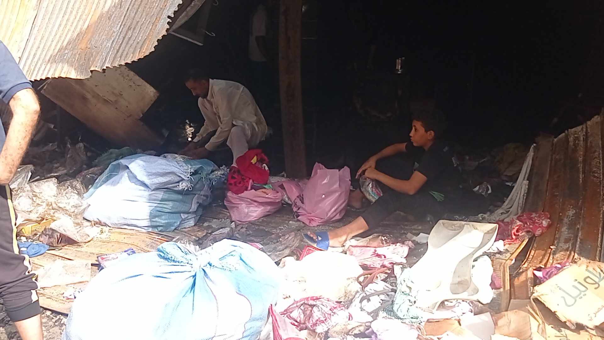 تفاصيل حريق السيدة زينب وحالة من الصدمة تخيم على المكان 4 تفاصيل حريق السيدة زينب