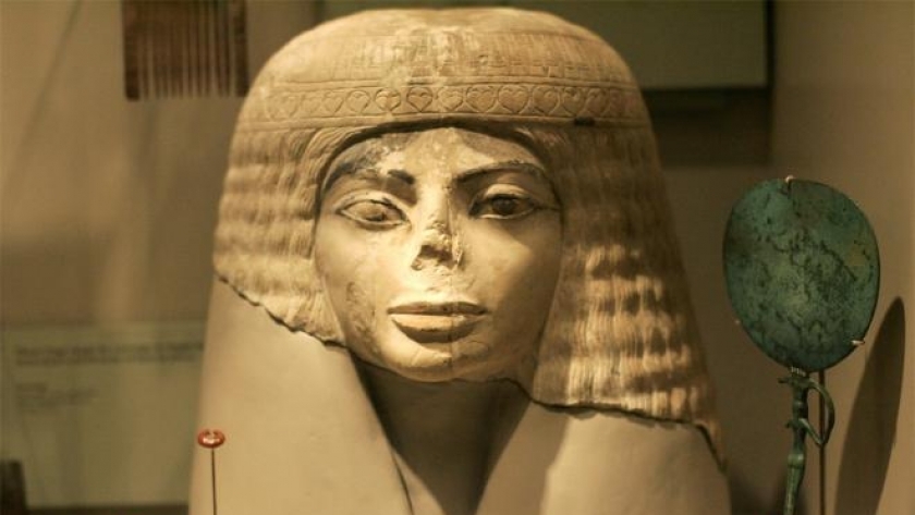 تمثال مصري عمره 3000 سنة