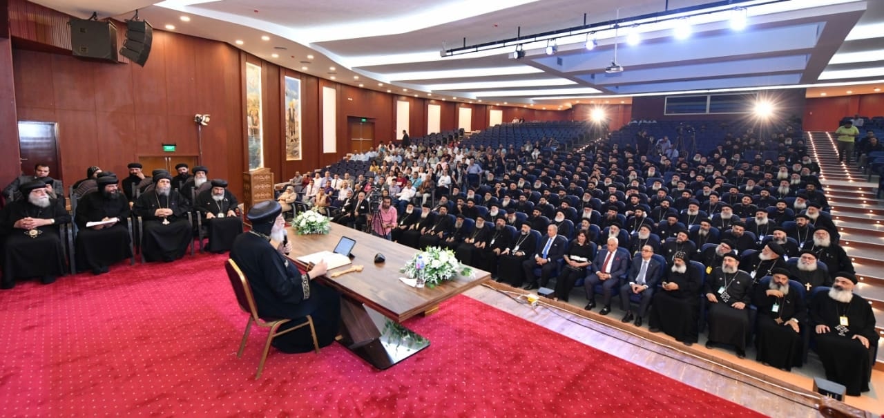 تفاصيل لقاء البابا تواضروس مع أسقف لوس أنجلوس في المقر البابوي 3 345559201 789167012567126 4796751105152949976 n 243