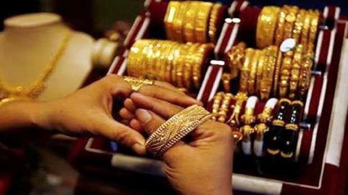 يواصل الارتفاع الذهب يقفز في التعاملات المسائية اليوم وسعر 21 مفاجاة 2 الأفضل لشراء الذهب