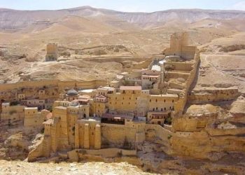 دير مار سابا المتقدس يعتزلون كافة مظاهر الحياة المدنية و ممنوع على النساء دخوله