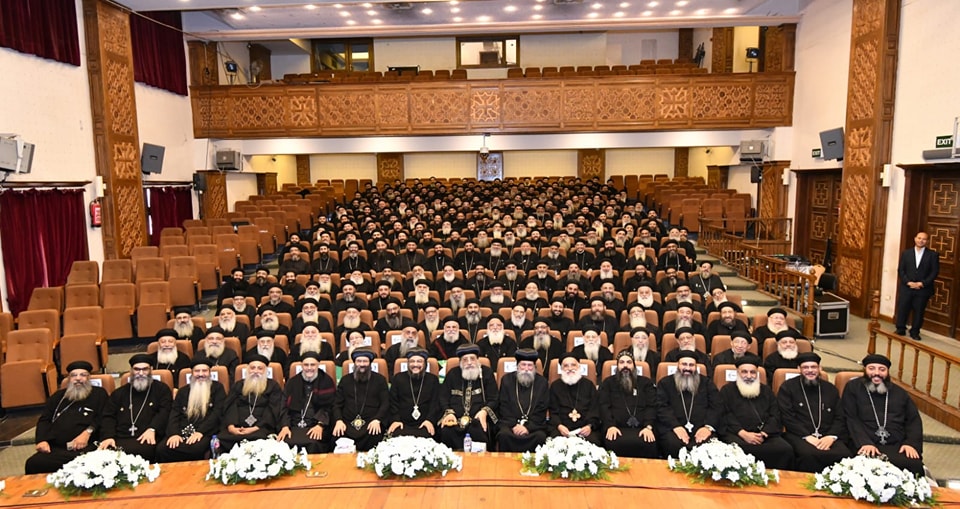 بالصور قداسة البابا تواضروس الثاني يلتقي مجمع كهنة الإسكندرية 2 قداسة البابا تواضروس الثاني