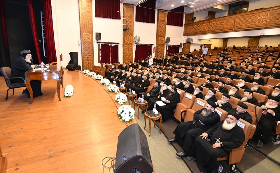 بالصور قداسة البابا تواضروس الثاني يلتقي مجمع كهنة الإسكندرية 3 قداسة البابا تواضروس الثاني