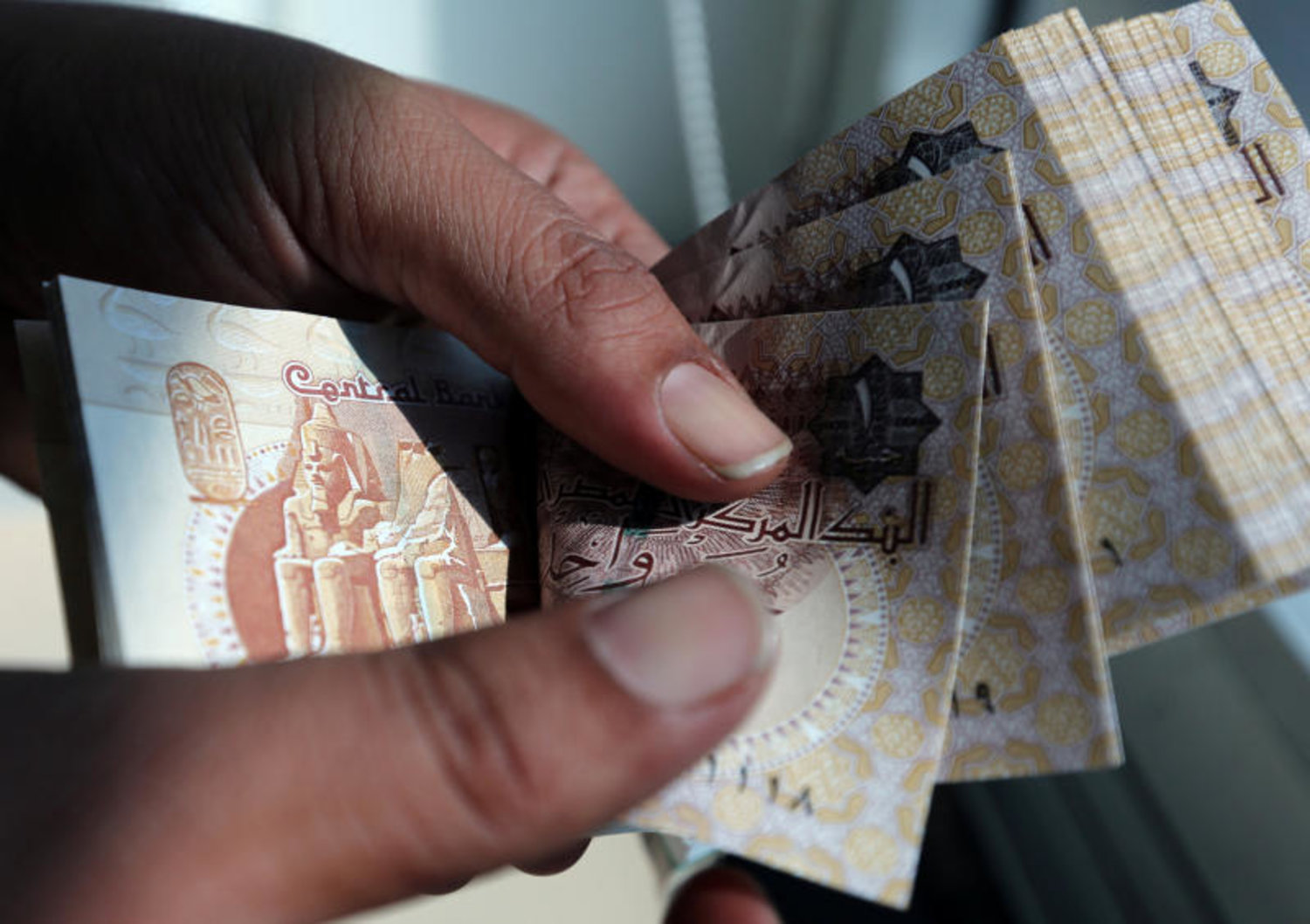 تعويم الجنيه المنتظر رئيس لجنة الخطة والموازنة يكشف مفاجأة 4 تعويم الجنيه المنتظر
