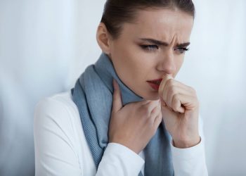 تخلص من السعال والبلغم بطرق طبيعية مع التقلبات الجوية
