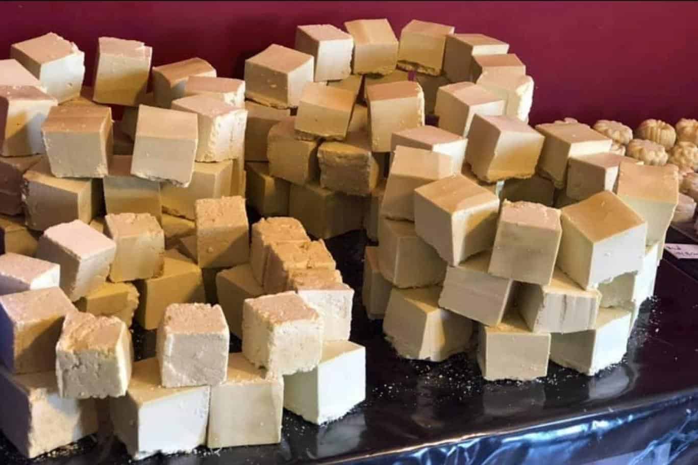 مش هترميه ولا تبيعيه أعملي الصابون بالزيت المستعمل في البيت 4 sabbon