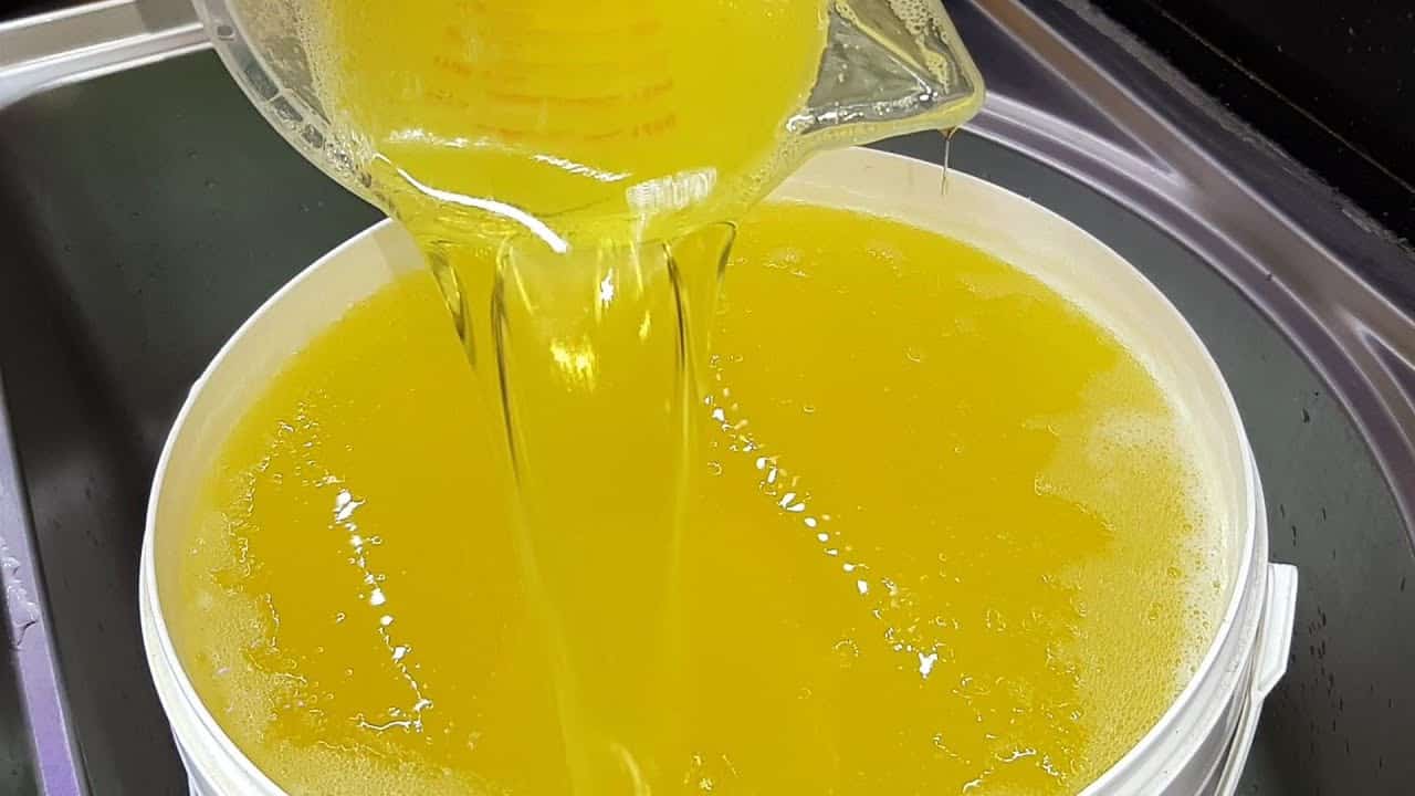 مش هترميه ولا تبيعيه أعملي الصابون بالزيت المستعمل في البيت 3 خطوات عمل الصابون