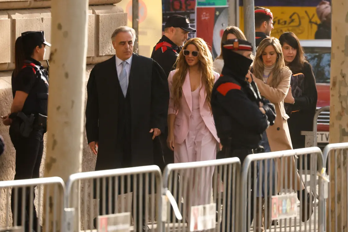 شاكيرا تنفذ نفسها من دخول السجن بدفع 8 مليون دولار و تكشف التفاصيل 4 شاكيرا تنفذ نفسها من دخول السجن