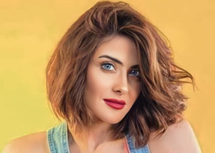 هيدي كرم تثير الجدل العارم بفستان بدون بطانة بمهرجان الجونة لف ورجع تانى 1 هيدي كرم