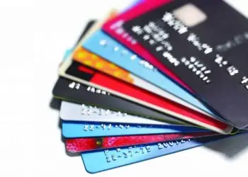 إيقاف البطاقات الإئتمانية الحديثة مصرفي يكشف التفاصيل