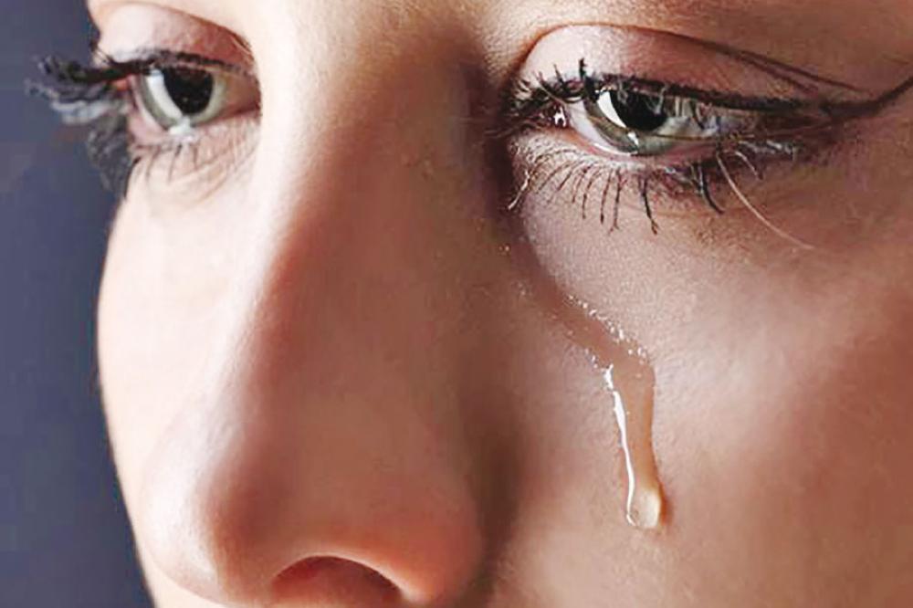 دموع العين على طول كثيره اعرف السبب وطرق العلاج 3 سبب دموع العين