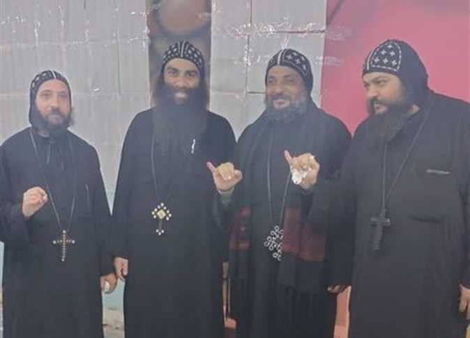 الانتخابات الرئاسية 2024 بالصور رهبان وكهنة الكنائس يدلون بأصواتهم 3 الكهنة والرهبان فى الانتخابات الرئاسية 2024