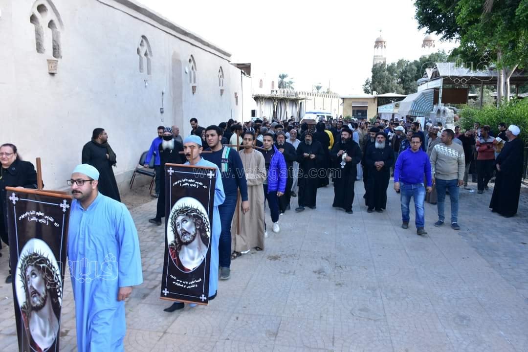 بالصور صلوات جناز الراهب تادرس الشايب و يترأس الصلاة الأنبا يوساب 2 صلوات جناز الراهب تادرس الشايب