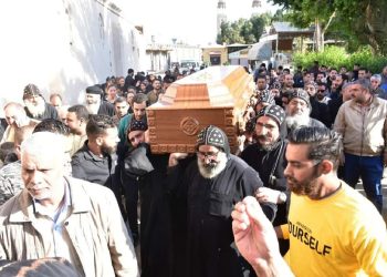 بالصور صلوات جناز الراهب تادرس الشايب و يترأس الصلاة الأنبا يوساب