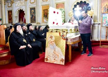 بالصور صلوات جنازة القمص مكسيموس وصفي شيخ كهنة الإسكندرية