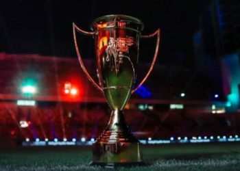 الأهلي يتوج بكأس السوبر