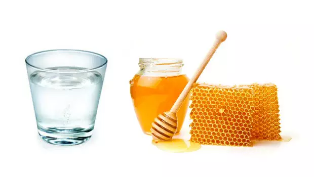 الماء الدافئ مع العسل يساعد على انقاص الوزن 