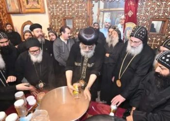 بالصور قداسة البابا تواضروس يطيب رفات القديس يحنس كاما من دير السريان