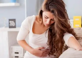 أطعمة ومشروبات تسبب قرحة المعدة احذر من تناولها على الريق