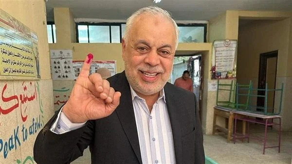 بالصور فنانيين بالحبر الفسفوري في أول أيام الانتخابات الرئاسية 4 بالصور فنانيين بالحبر الفسفوري