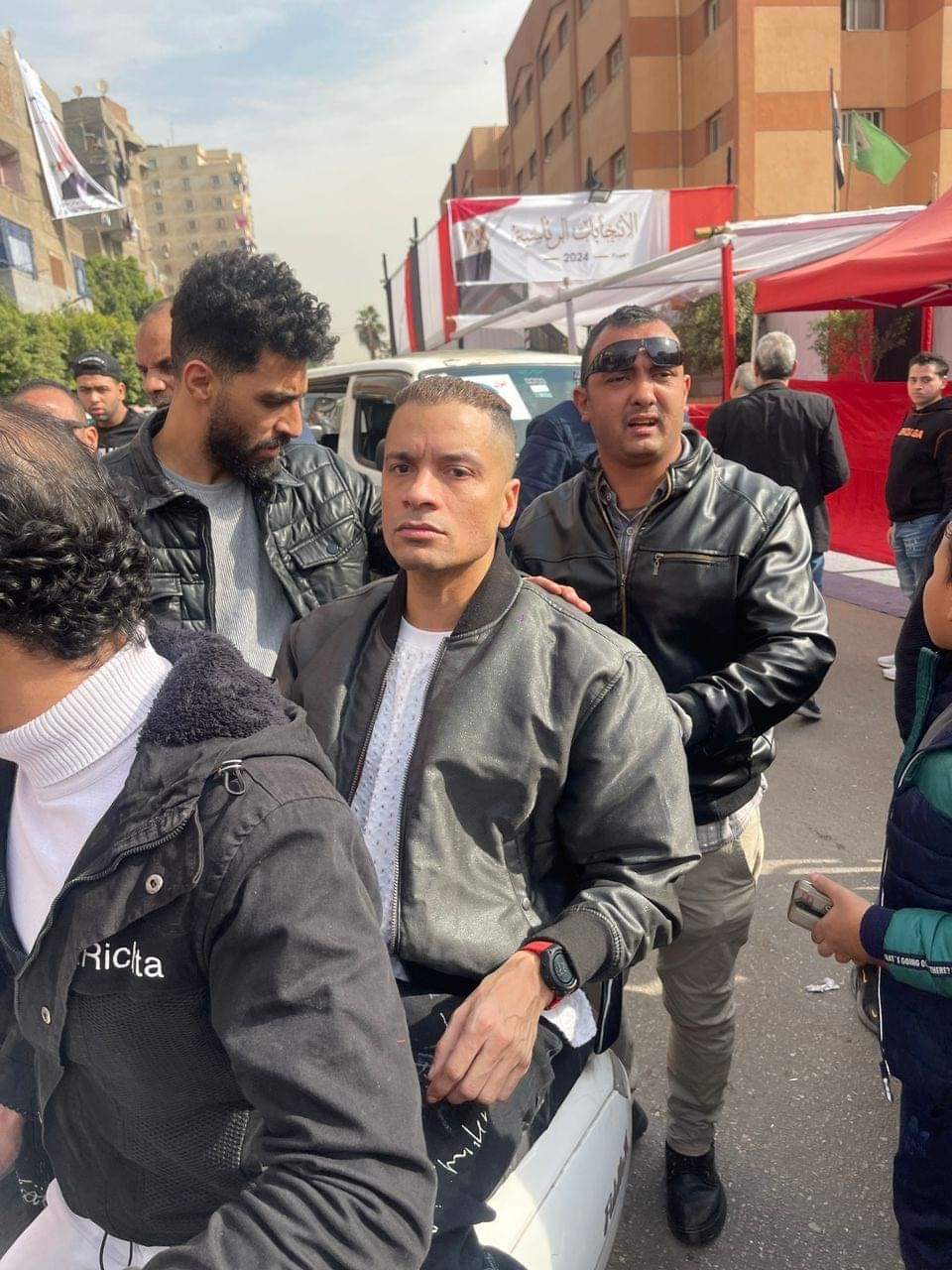 بالصور فنانيين بالحبر الفسفوري في أول أيام الانتخابات الرئاسية 3 بالصور فنانيين بالحبر الفسفوري