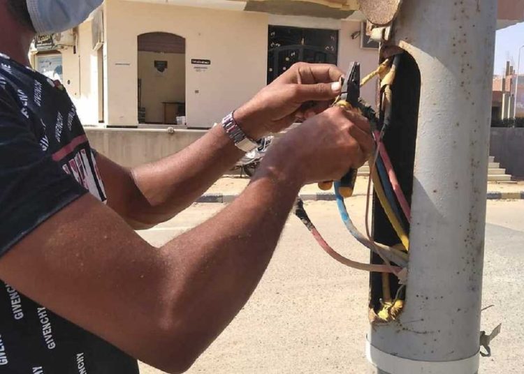 خبر سار للاقباط بشان قطع الكهرباء عن الكنائس خلال الاحتفالات بعيد القيامة وأسبوع الآلام 1 صيانة شبكات الكهرباء
