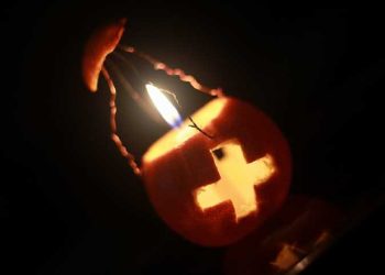 عيد الغطاس بالصور مظاهر الاحتفال في محافظات الصعيد قلقاس وشموع وقصب