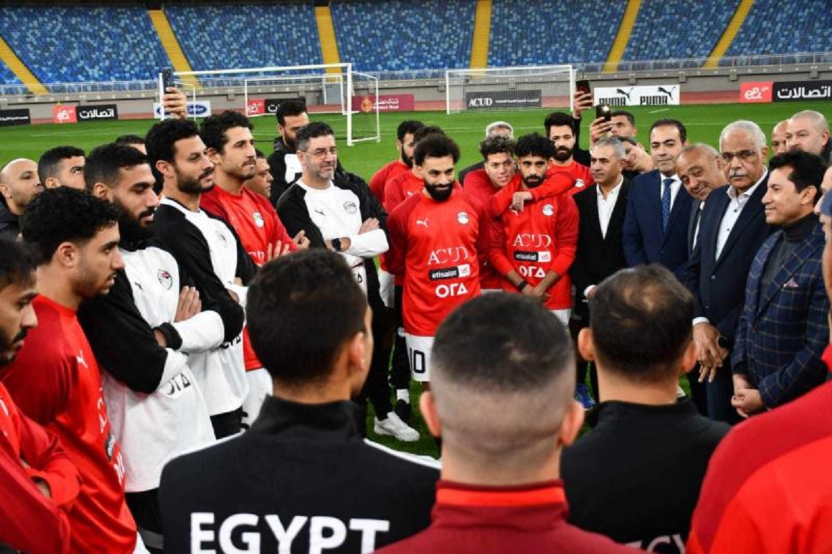 ماذا حدث في إتصال محمد صلاح مع لاعبي المنتخب بعد وداع بطولة كأس الأمم 2 المنتخب المصري