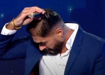 حلق خالد سليم شعره على الهواء