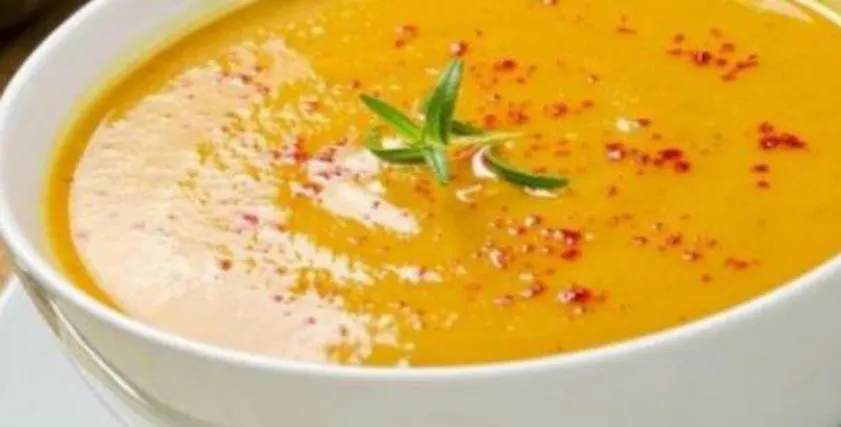 طريقة عمل شوربة العدس مع البصل بوصفة جديدة زي المحلات 5 فوائد شوربة العدس مع البصل